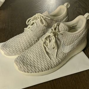 Nike Roche Flyknit shoes